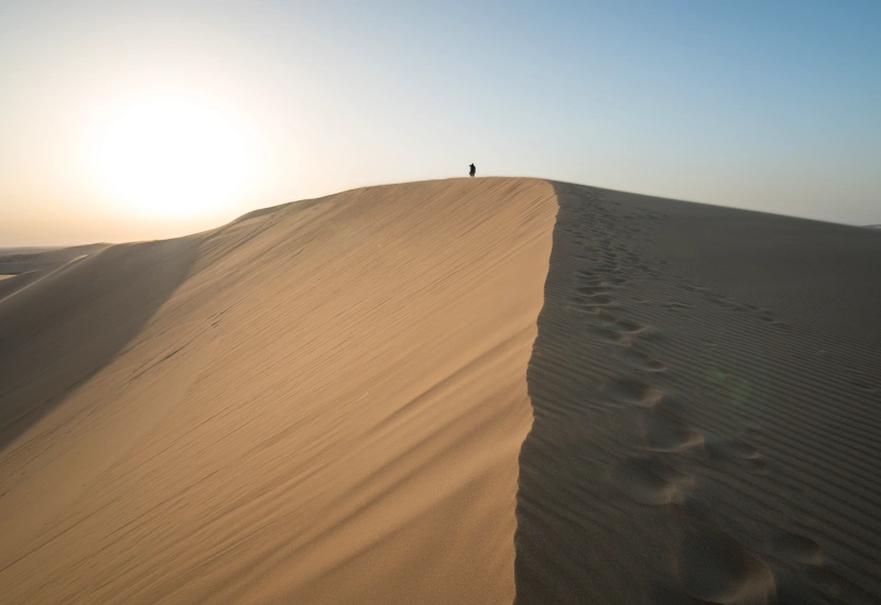 Singing dunes location Qatar